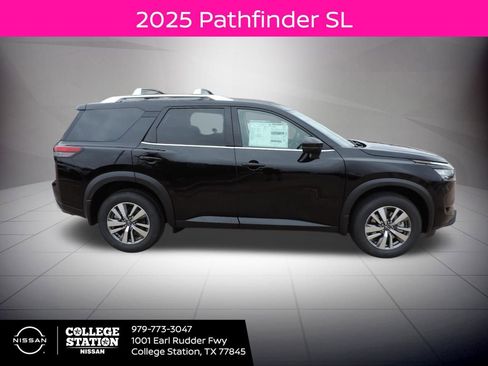 New 2025 Nissan Pathfinder SL image 2