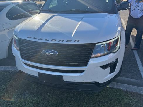 Used 2019 Ford Explorer Sport image 2