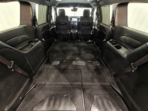 Used 2025 Chrysler Pacifica Select image 36