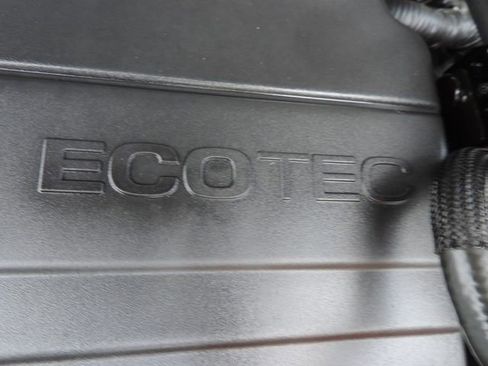 Used 2022 Chevrolet Trax LT w/ LT Convenience Package image 18