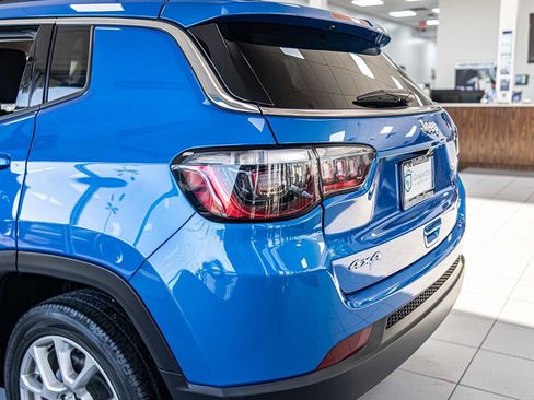 Used 2022 Jeep Compass Latitude AWD/4WD image 12