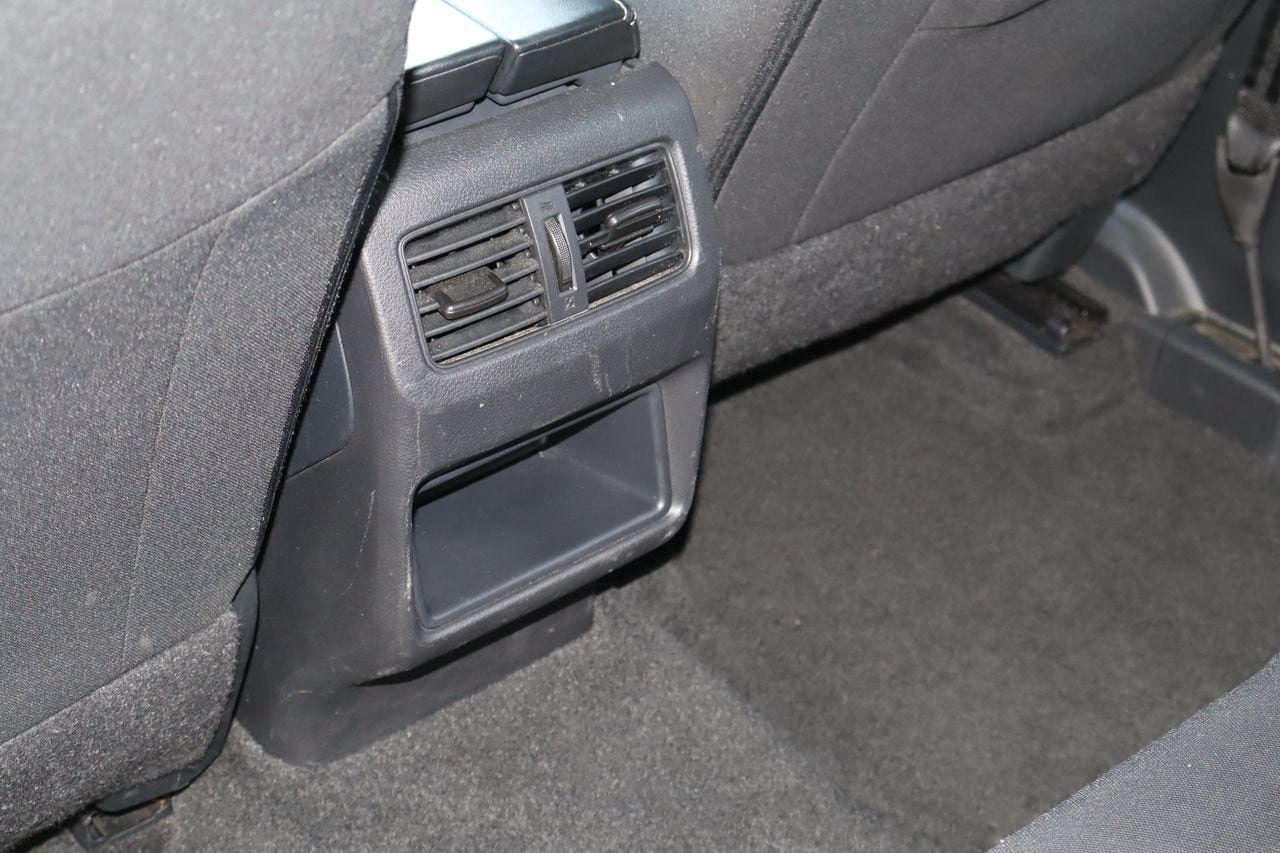 Used 2024 Nissan Rogue S AWD/4WD image 18