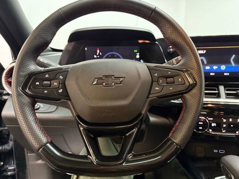 Certified 2025 Chevrolet Trax RS w/ Sunroof Package image 24