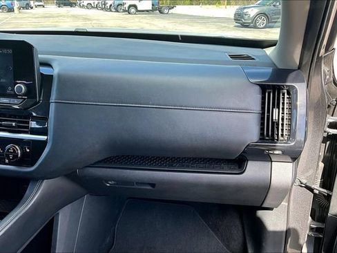 Used 2024 Nissan Pathfinder SV image 26