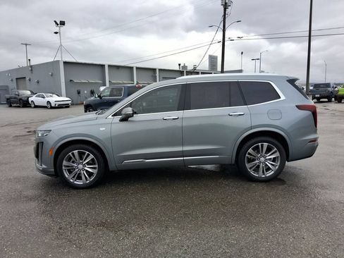 Used 2023 Cadillac XT6 Premium Luxury w/ Technology Package FWD image 5
