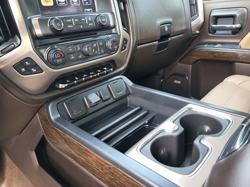 Used 2018 GMC Sierra 2500 Denali w/ Duramax Plus Package AWD/4WD image 18