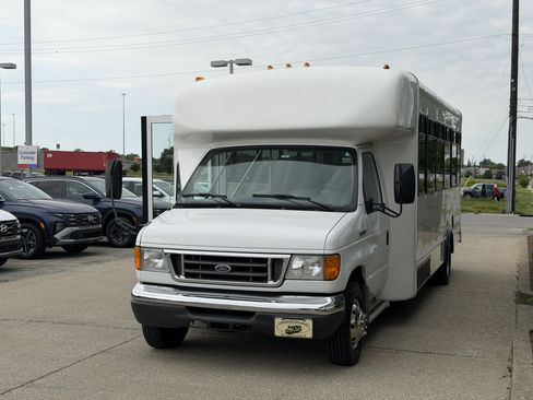 Used 2006 Ford E-450 and Econoline 450 RWD image 10