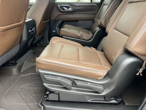 Used 2021 Chevrolet Suburban High Country w/ Premium Package image 19