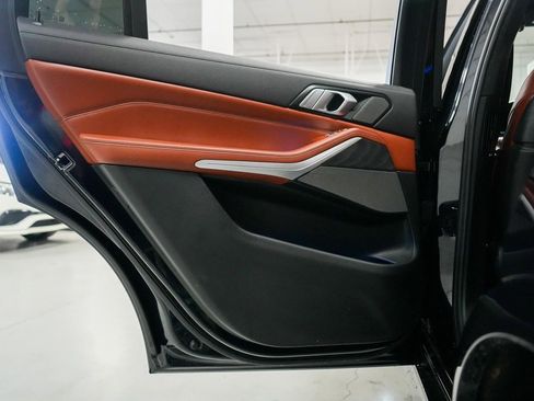 Used 2022 BMW X7 M50i w/ Dynamic Handling Package image 26