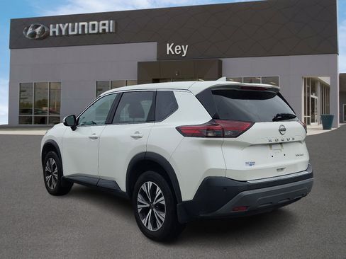 Used 2023 Nissan Rogue SV image 5