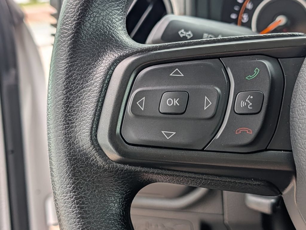 Used 2025 Jeep Gladiator Sport AWD/4WD image 18