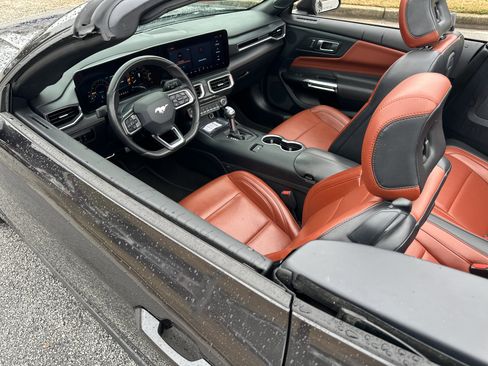 Used 2024 Ford Mustang Premium image 18