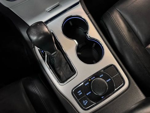 Used 2018 Jeep Grand Cherokee Limited image 25