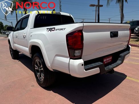 Used 2018 Toyota Tacoma TRD Sport w/ Technology Package image 6