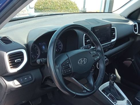 Used 2022 Hyundai Venue Limited FWD image 18