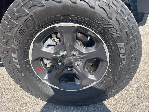 Used 2023 Jeep Gladiator Rubicon w/ Cold Weather Group image 4