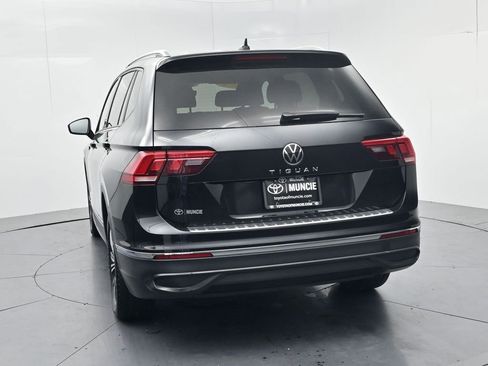 Used 2024 Volkswagen Tiguan SE FWD image 6