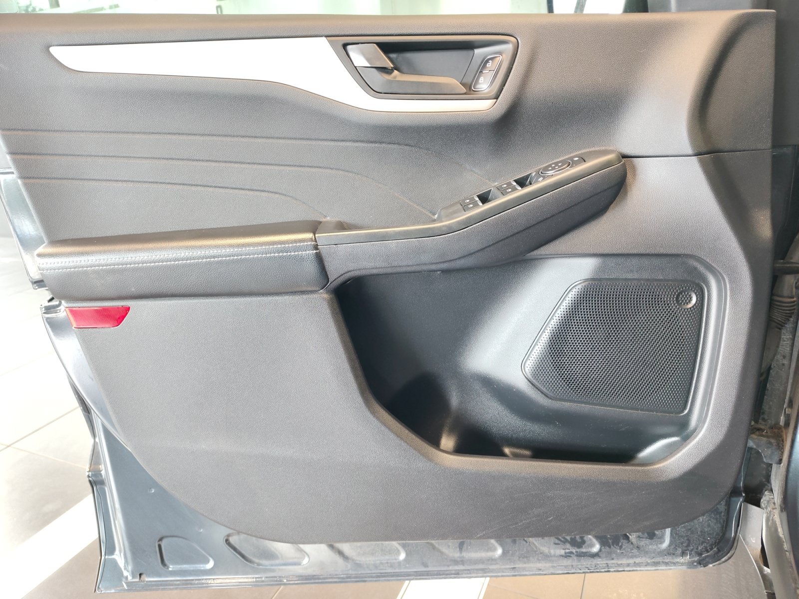 Used 2022 Ford Escape SE w/ SE Sport Appearance Package FWD image 25