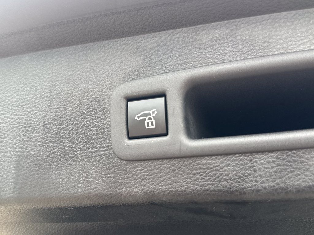 Used 2026 Toyota Sienna XLE AWD/4WD image 8