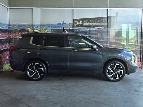 Used 2024 Mitsubishi Outlander SE Black Edition FWD image 4