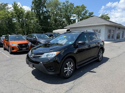 Used 2014 Toyota RAV4 LE AWD/4WD image 3