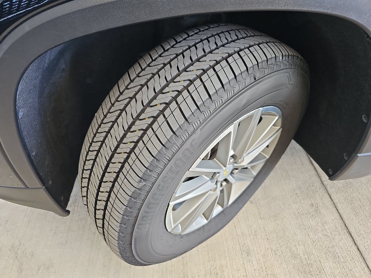 Certified 2023 Chevrolet Traverse LT FWD image 39