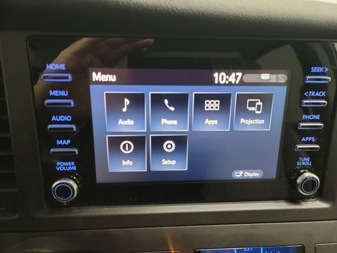 Used 2020 Toyota Sienna L image 22