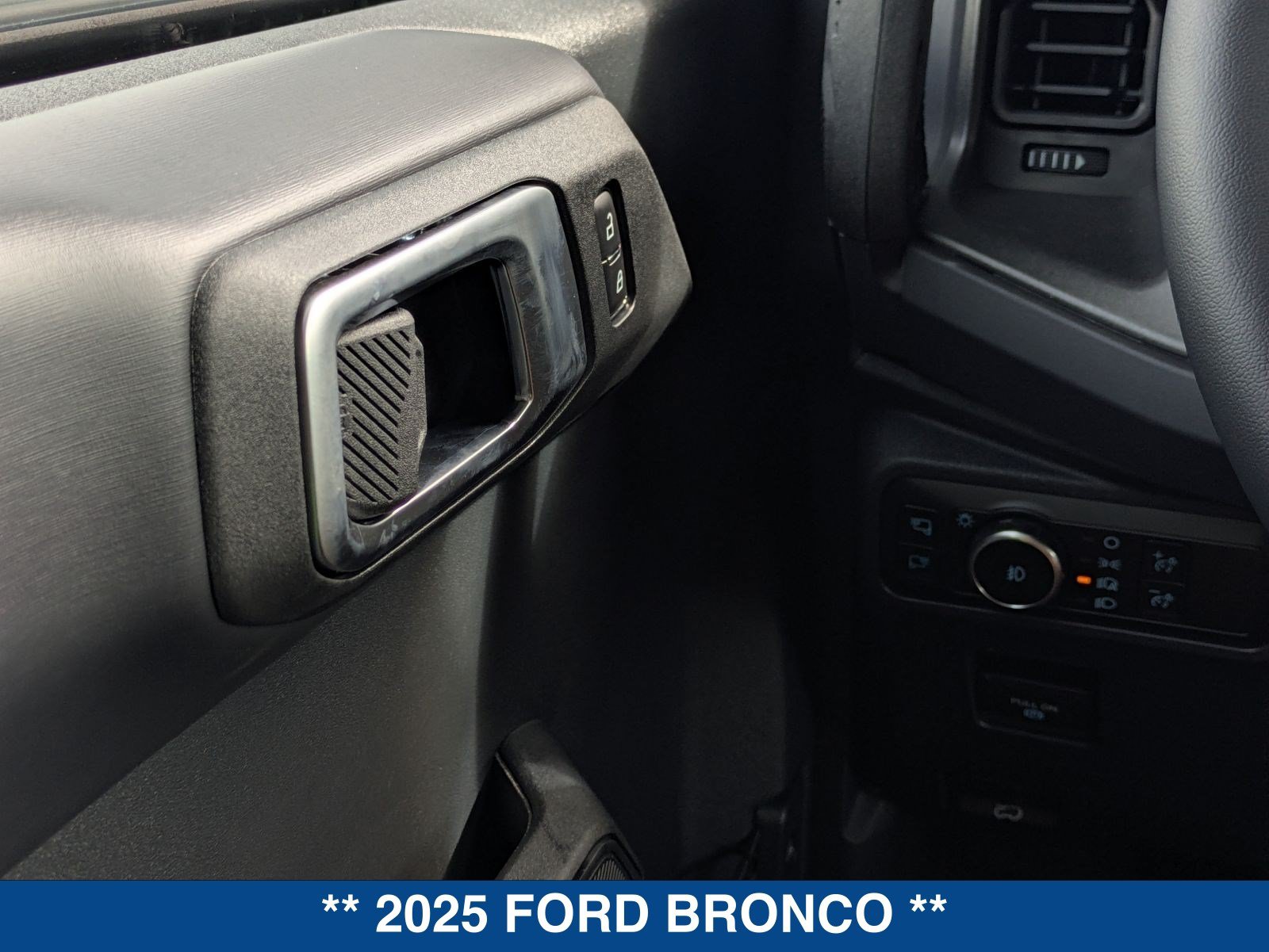 Used 2025 Ford Bronco Badlands AWD/4WD image 61