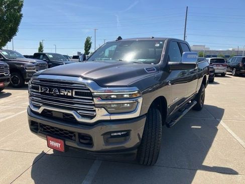 Used 2025 RAM 2500 Laramie AWD/4WD image 3