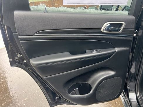 Used 2022 Jeep Grand Cherokee Limited image 17