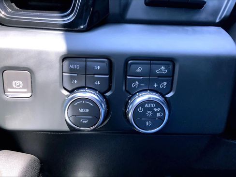 Used 2023 GMC Sierra 1500 AT4 w/ AT4 Premium Package AWD/4WD image 34