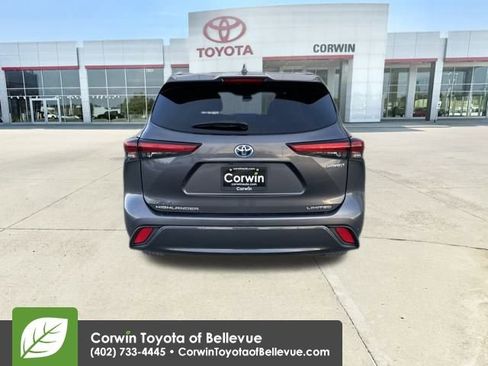 Used 2023 Toyota Highlander Limited image 4