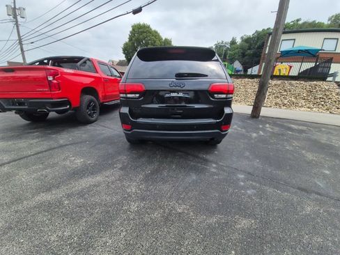 Used 2018 Jeep Grand Cherokee Laredo AWD/4WD image 6