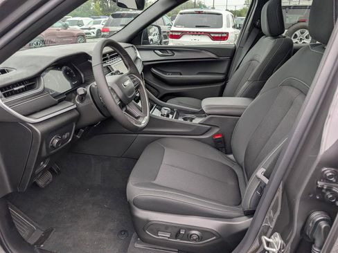 New 2025 Jeep Grand Cherokee Laredo X w/ Luxury Tech Group I image 13