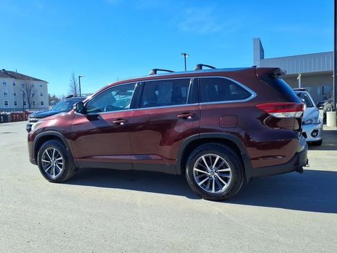 Used 2019 Toyota Highlander XLE image 7