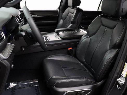 Used 2024 Jeep Wagoneer Series III image 9