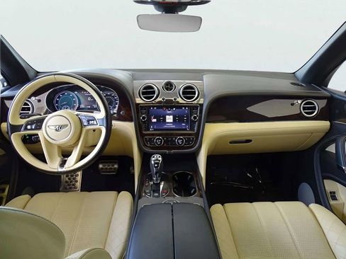 Used 2017 Bentley Bentayga image 29