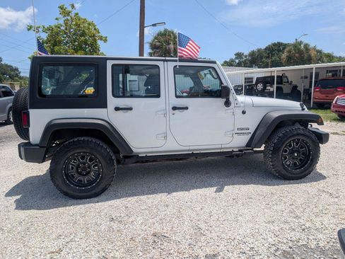 Used 2012 Jeep Wrangler Unlimited Sport w/ Max Tow Pkg AWD/4WD image 4
