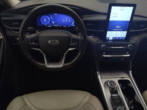 Used 2020 Ford Explorer Platinum w/ Premium Technology Package AWD/4WD image 22