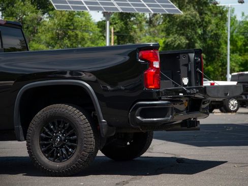 Used 2022 Chevrolet Silverado 2500 LTZ w/ LTZ Plus Package AWD/4WD image 9