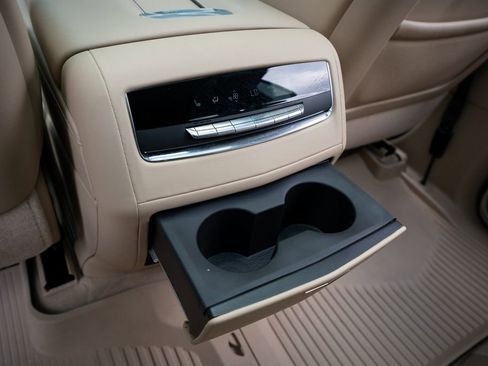 Used 2022 Cadillac Escalade ESV Premium Luxury AWD/4WD image 46