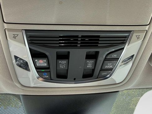 Used 2024 Acura MDX SH-AWD w/ Advance Package image 29