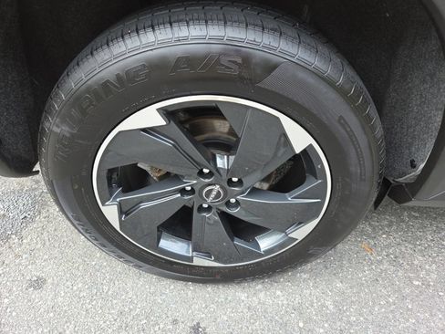 Certified 2025 Nissan Rogue SV FWD image 12