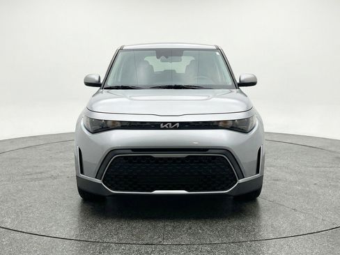 Used 2025 Kia Soul LX w/ LX Technology Package FWD image 2