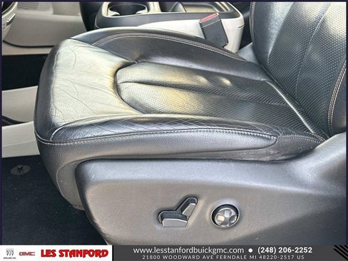 Used 2018 Chrysler Pacifica Touring-L image 19