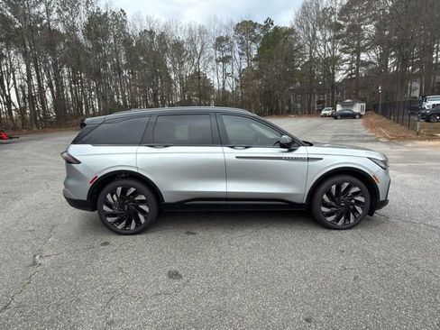 Used 2025 Lincoln Nautilus Reserve w/ Jet Appearance Package image 6