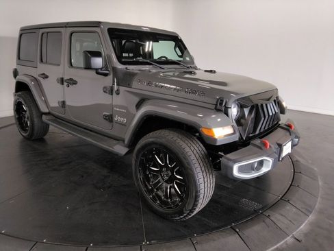 Used 2019 Jeep Wrangler Unlimited Sahara image 4
