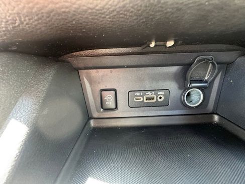 Used 2024 Nissan Sentra SV FWD image 17