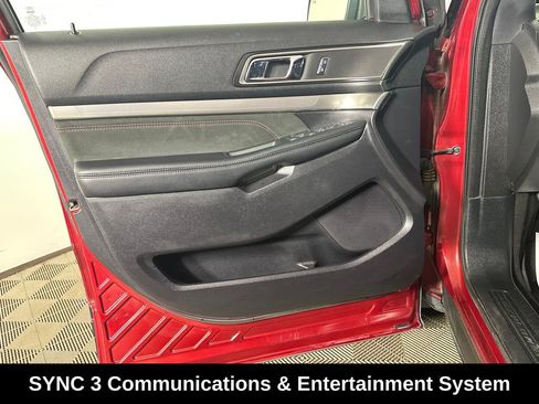 Used 2019 Ford Explorer XLT w/ Equipment Group 202A AWD/4WD image 13