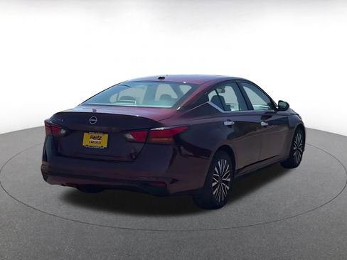 Used 2025 Nissan Altima 2.5 SV FWD image 14